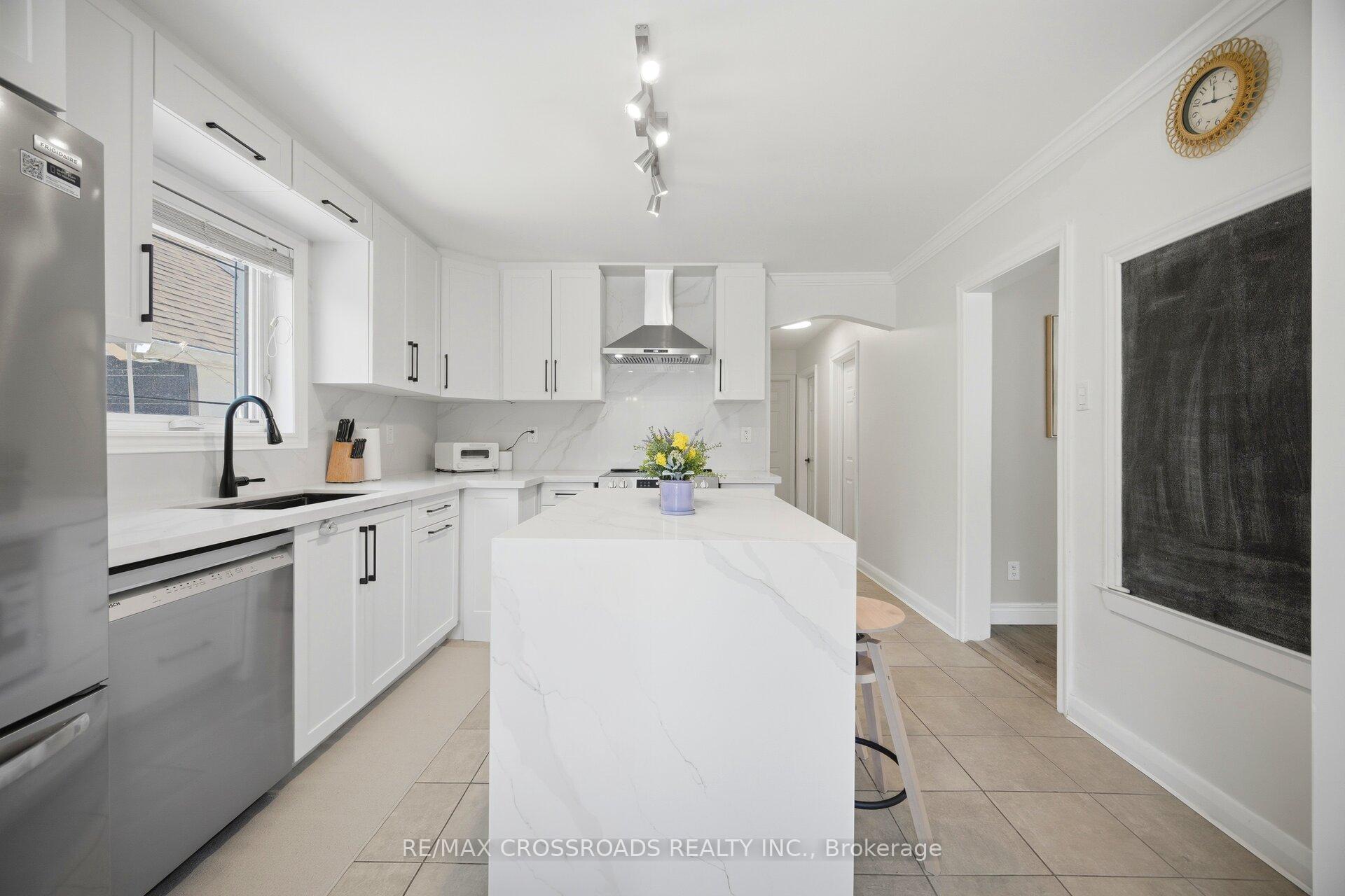 Photo 19 of 18 Adanac Drive, Scarborough, Cliffcrest — HOMEH