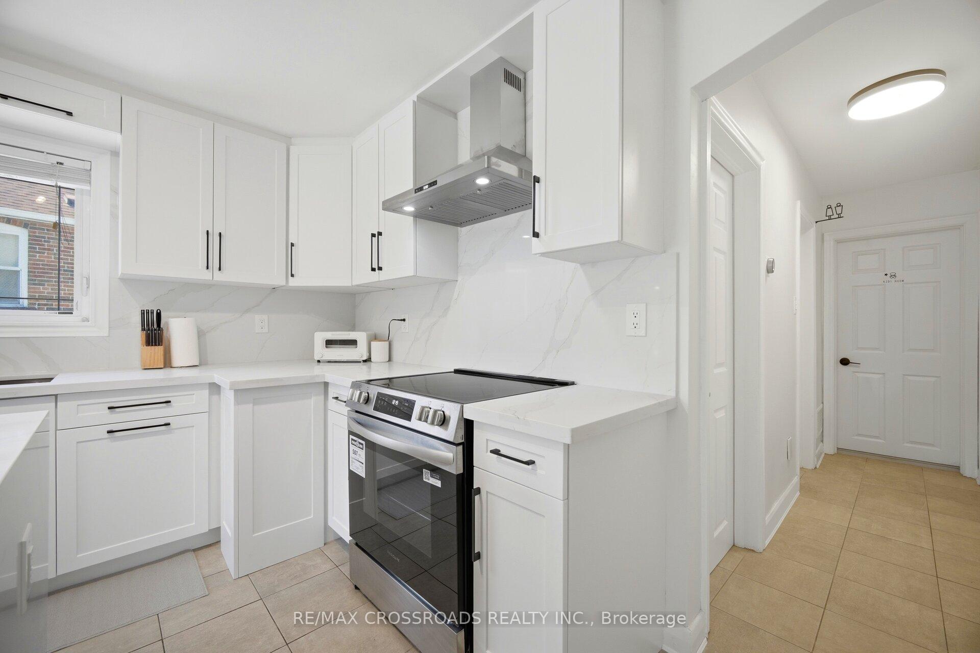 Photo 23 of 18 Adanac Drive, Scarborough, Cliffcrest — HOMEH