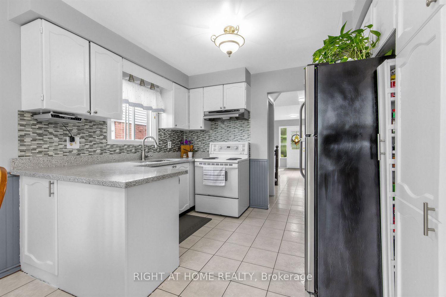 Photo 17 of 1507 Woodruff Crescent, Pickering, Amberlea — HOMEH