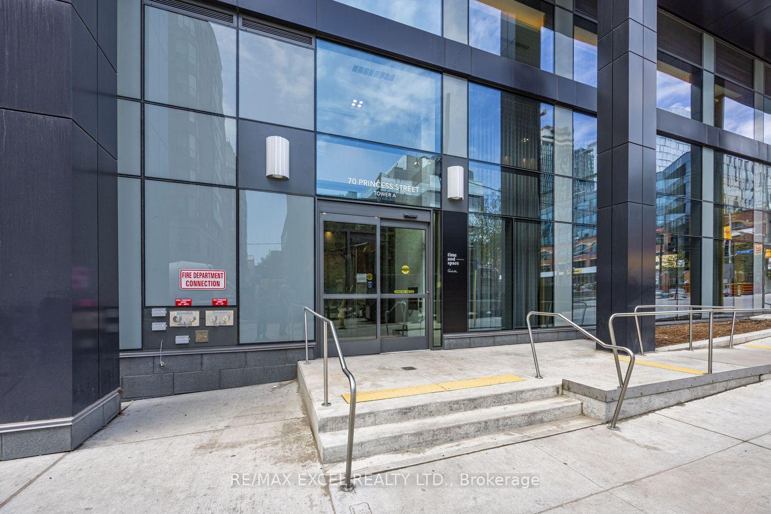 Photo 2 of Unit 801 E, 70 Princess Street E, Toronto, Waterfront Communities — HOMEH