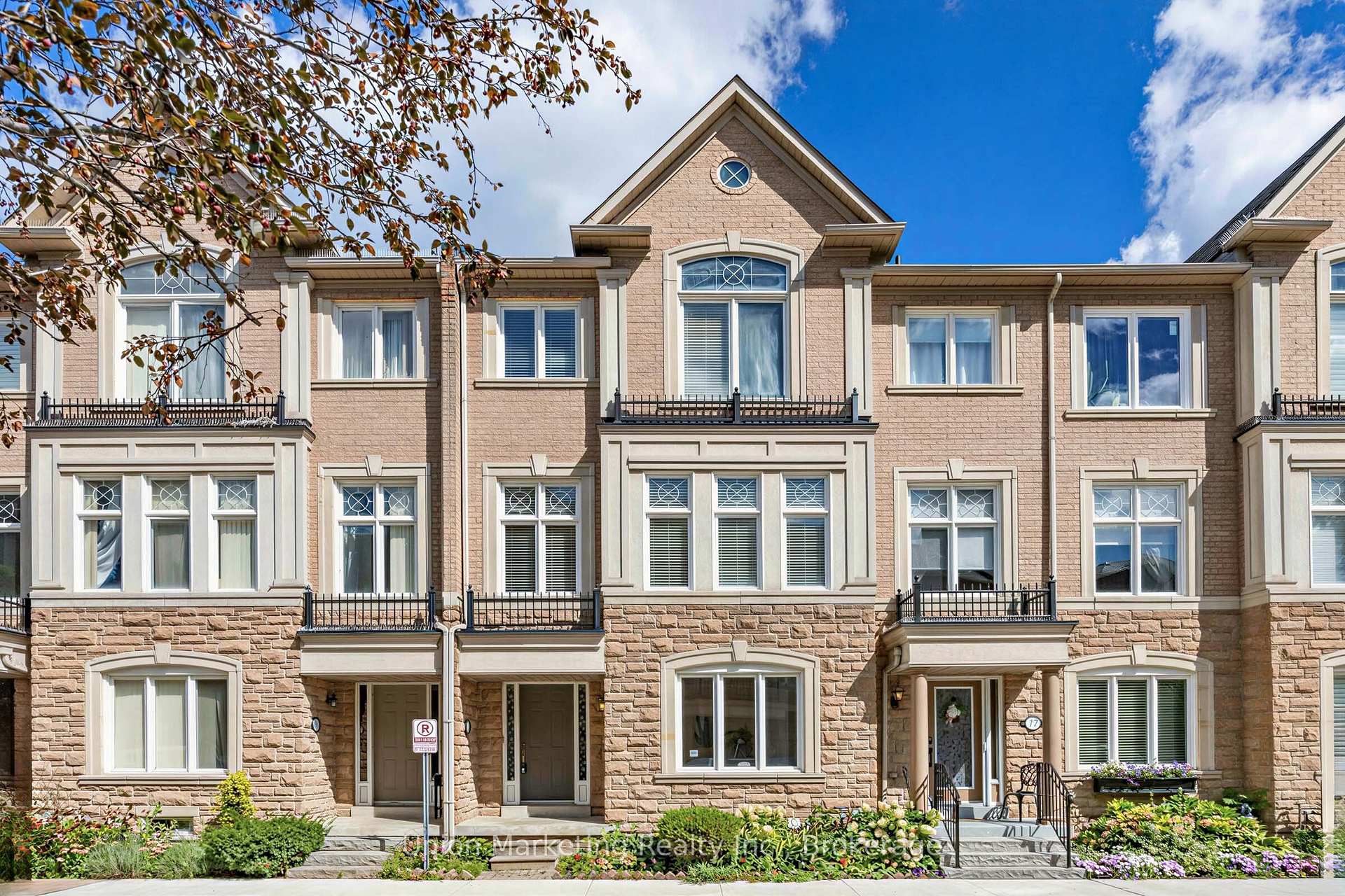 Photo 1 of 18 Yachters Lane, Etobicoke, Mimico — HOMEH