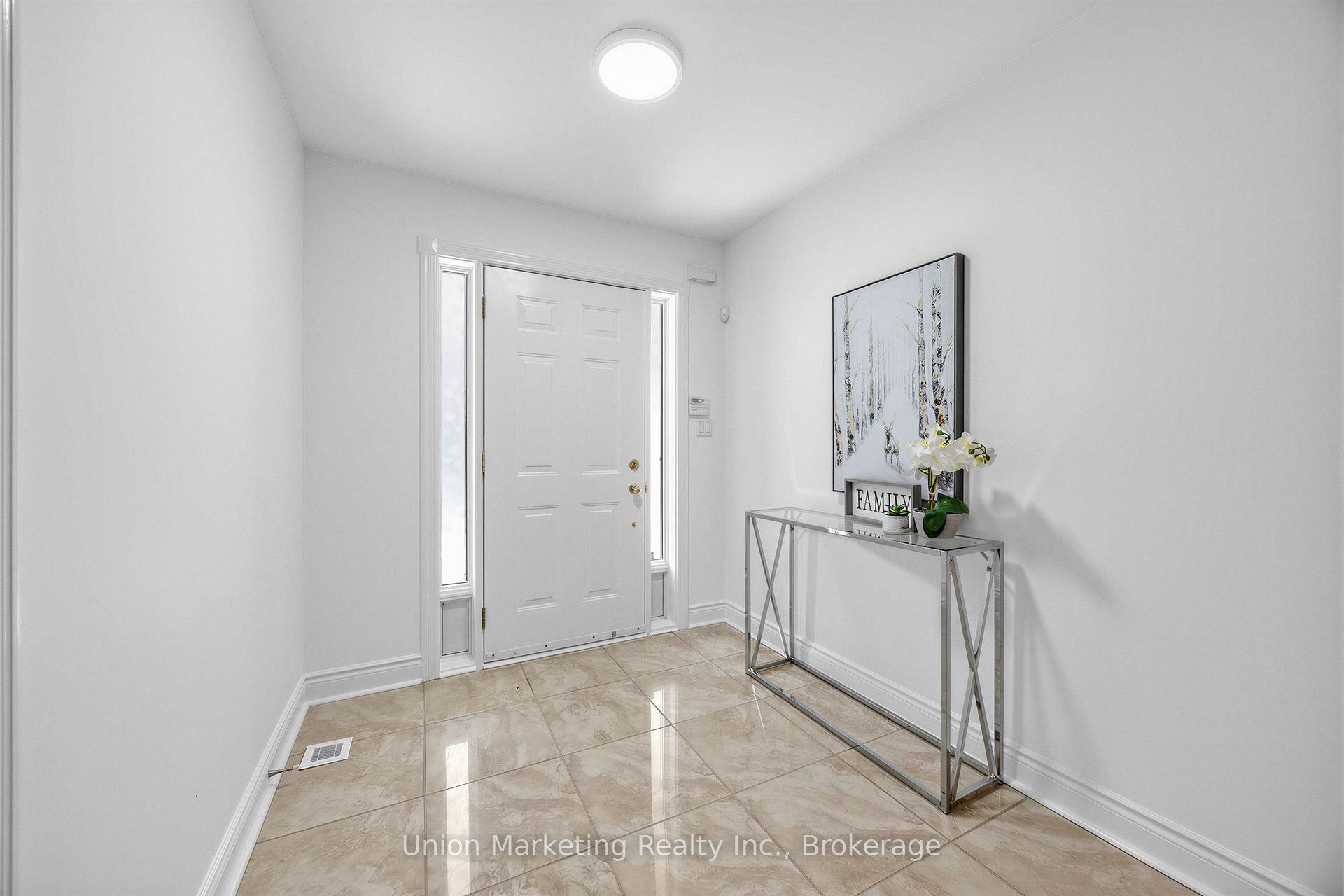 Photo 3 of 18 Yachters Lane, Etobicoke, Mimico — HOMEH