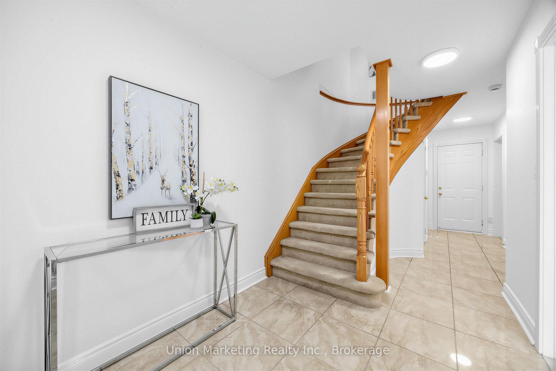 Photo 6 of 18 Yachters Lane, Etobicoke, Mimico — HOMEH