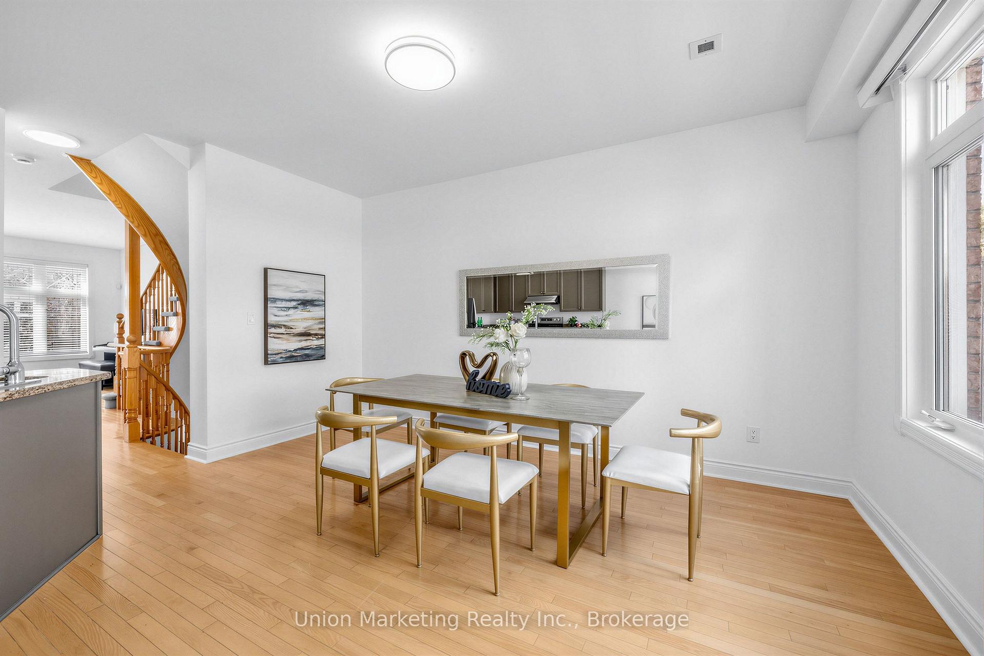 Photo 8 of 18 Yachters Lane, Etobicoke, Mimico — HOMEH