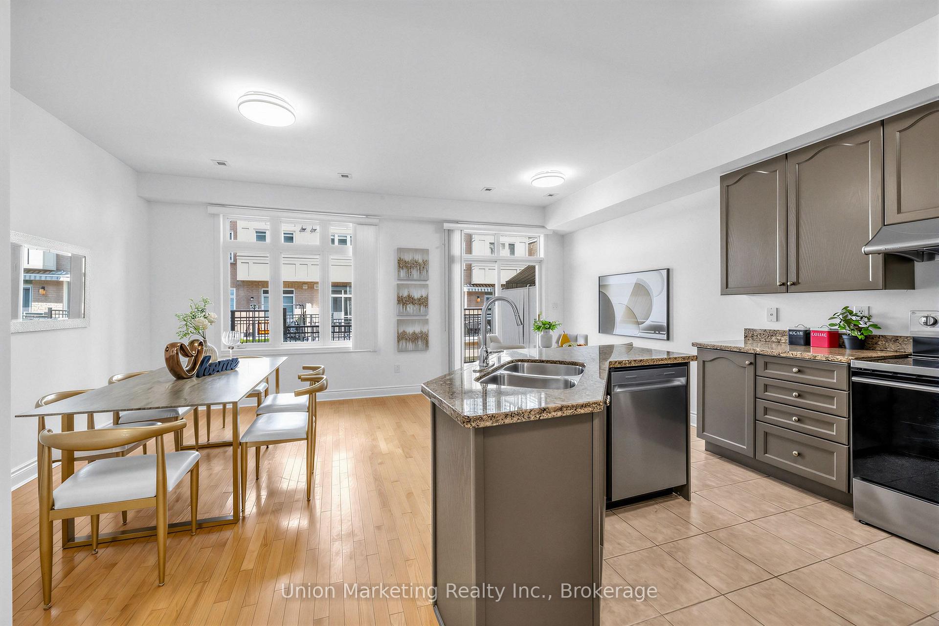Photo 9 of 18 Yachters Lane, Etobicoke, Mimico — HOMEH