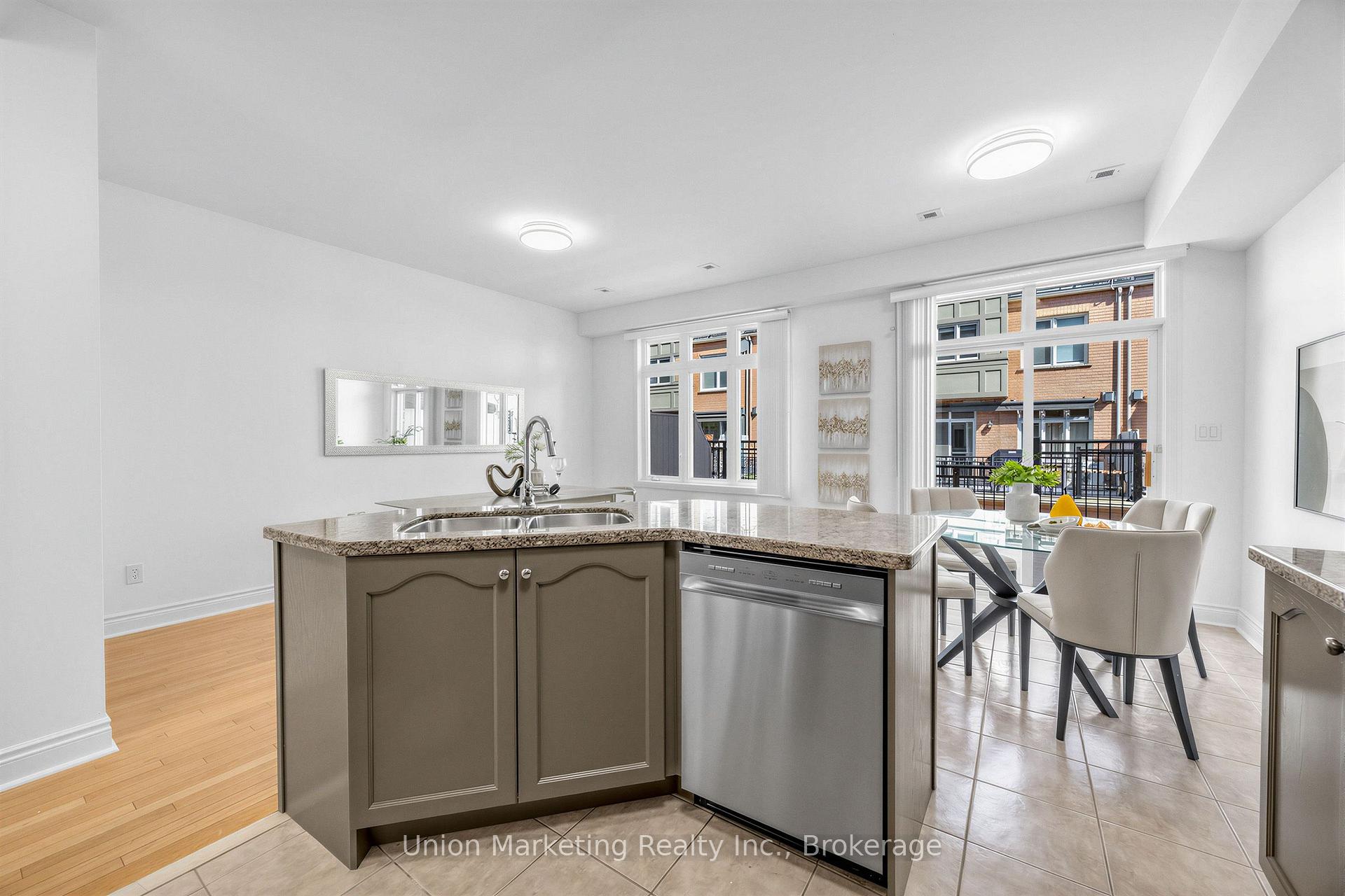 Photo 13 of 18 Yachters Lane, Etobicoke, Mimico — HOMEH