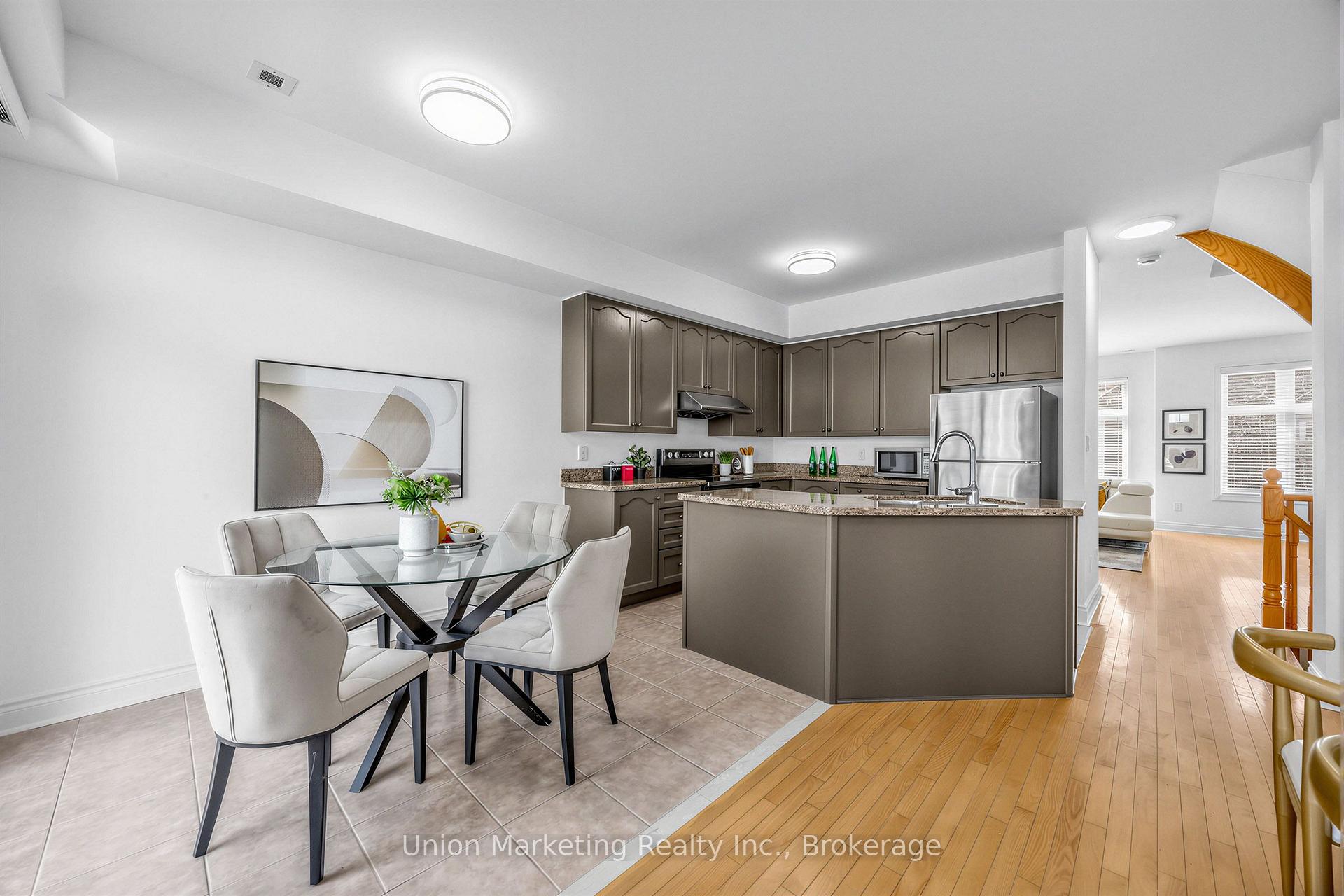 Photo 14 of 18 Yachters Lane, Etobicoke, Mimico — HOMEH