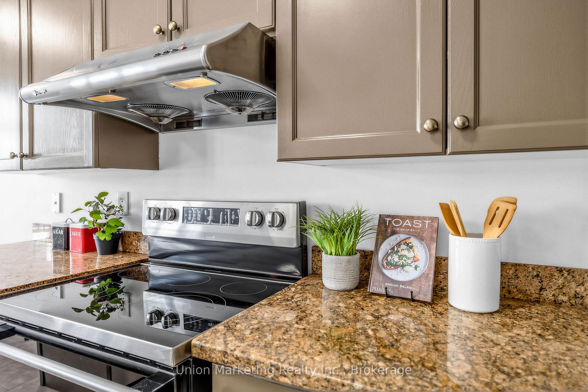 Photo 15 of 18 Yachters Lane, Etobicoke, Mimico — HOMEH