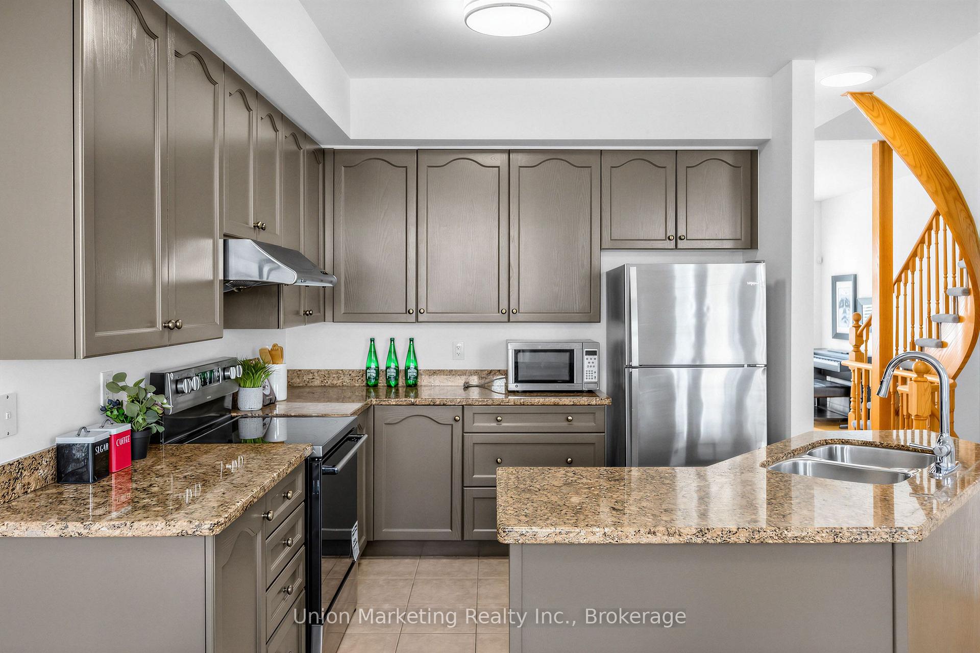 Photo 16 of 18 Yachters Lane, Etobicoke, Mimico — HOMEH
