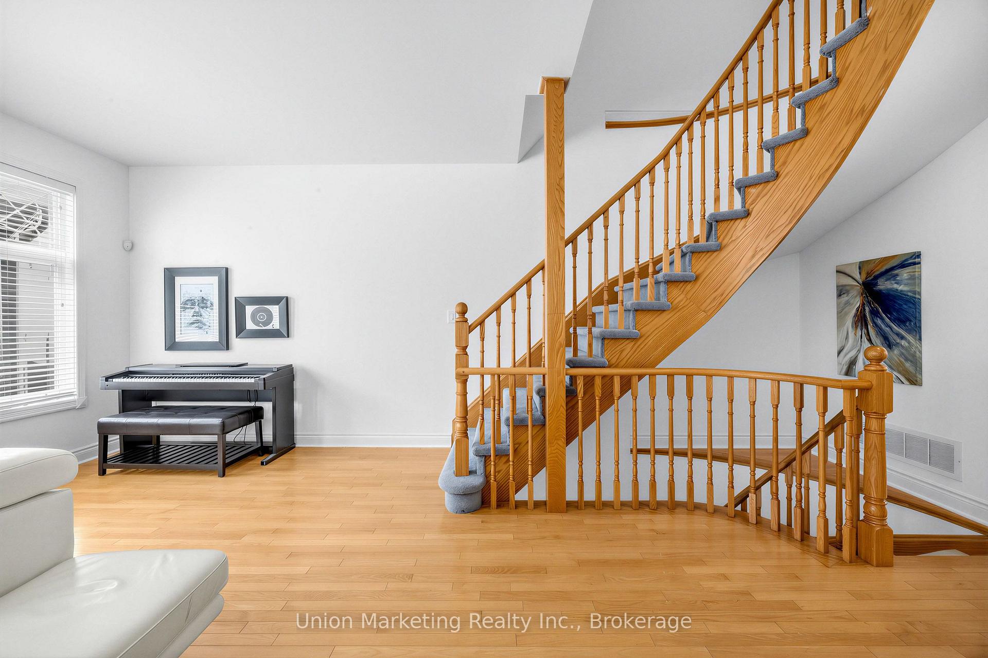 Photo 19 of 18 Yachters Lane, Etobicoke, Mimico — HOMEH