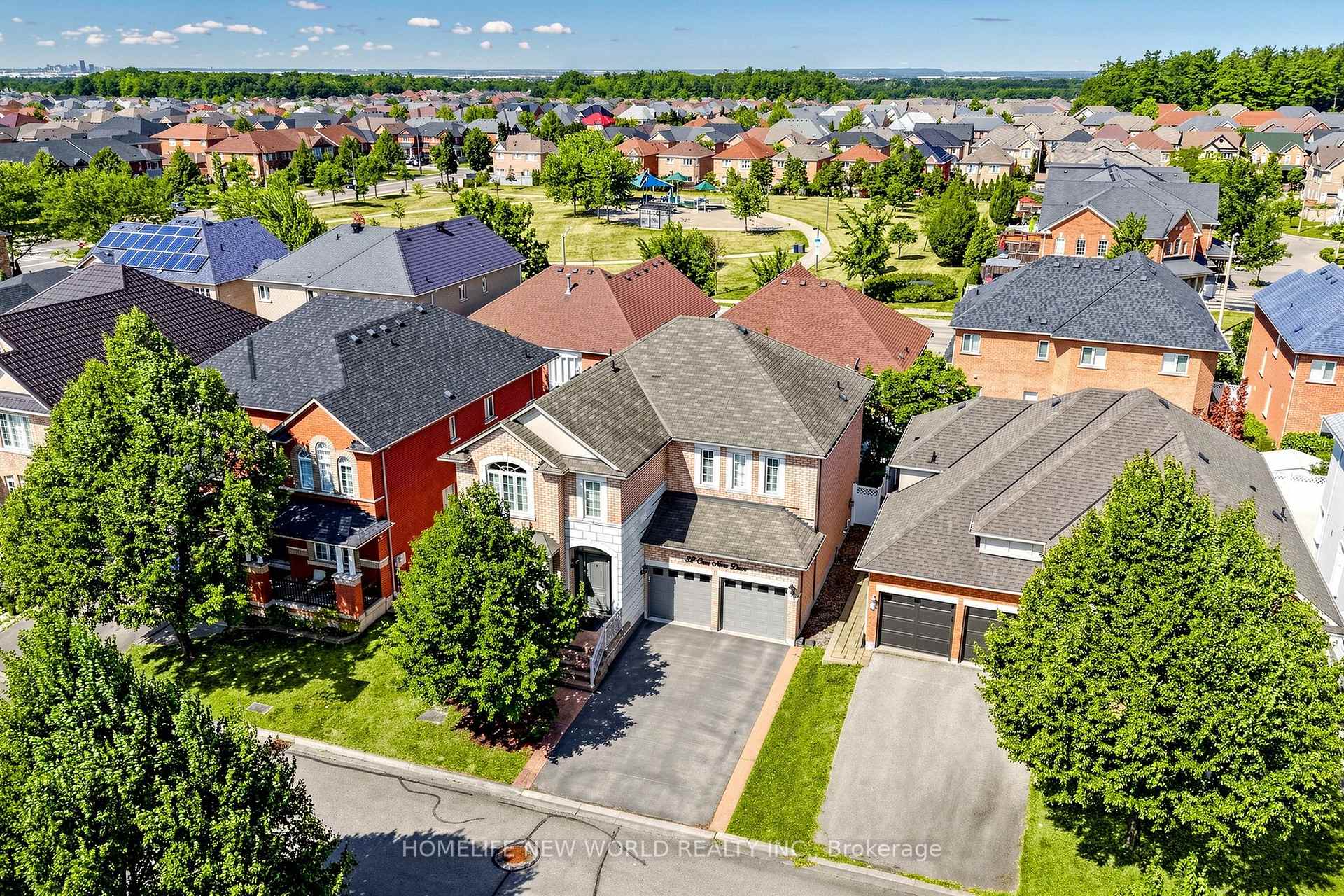 Photo 2 of 32 Casa Nova Drive, Vaughan, Vellore Village — HOMEH