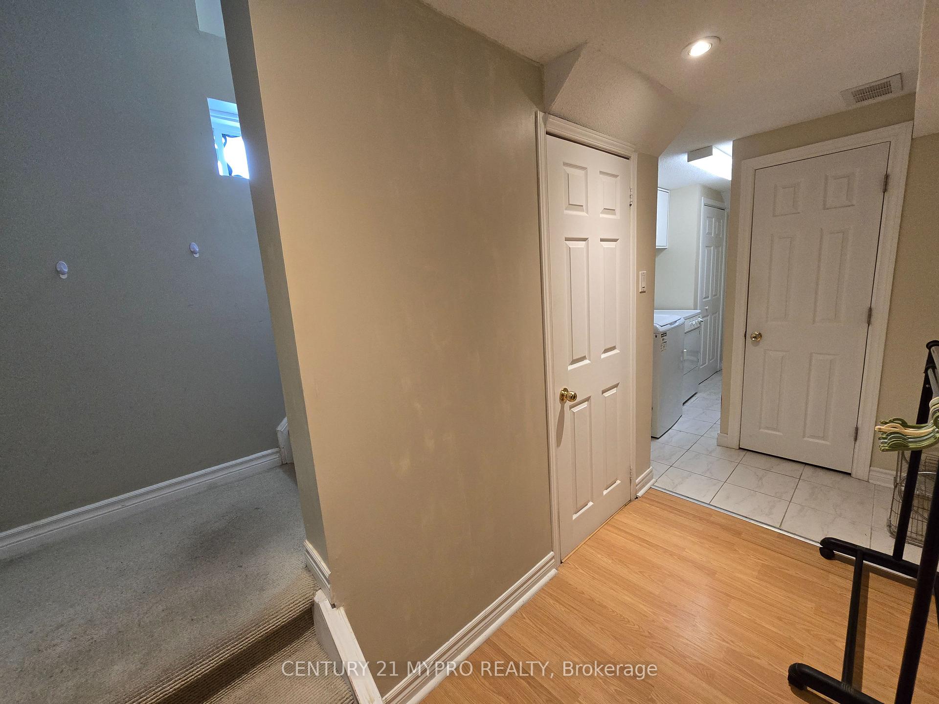 Photo 2 of Unit Lower unit, 10 Bianca Drive, Markham, Village Green-South Unionville — HOMEH