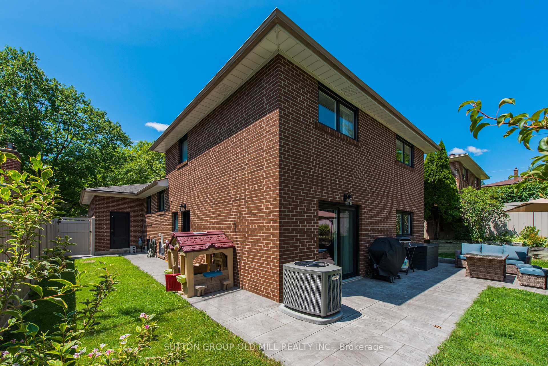 Photo 2 of 85 Bonnyview Drive, Etobicoke, Stonegate-Queensway — HOMEH