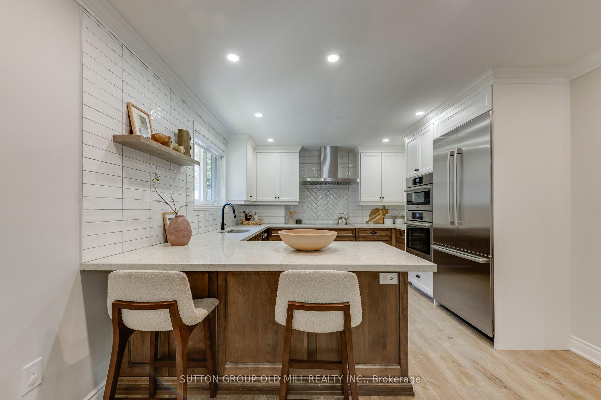 Photo 5 of 85 Bonnyview Drive, Etobicoke, Stonegate-Queensway — HOMEH