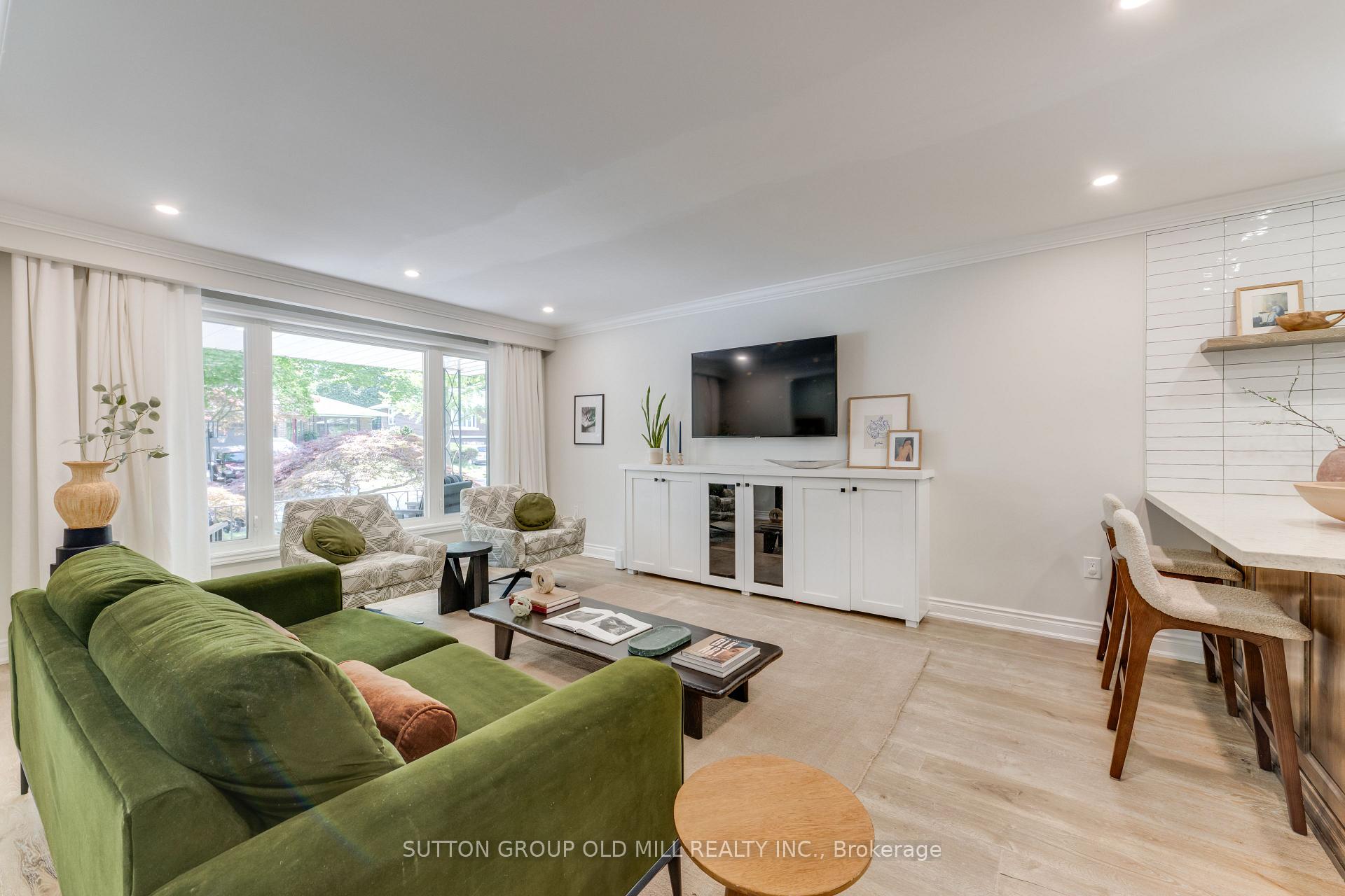 Photo 8 of 85 Bonnyview Drive, Etobicoke, Stonegate-Queensway — HOMEH