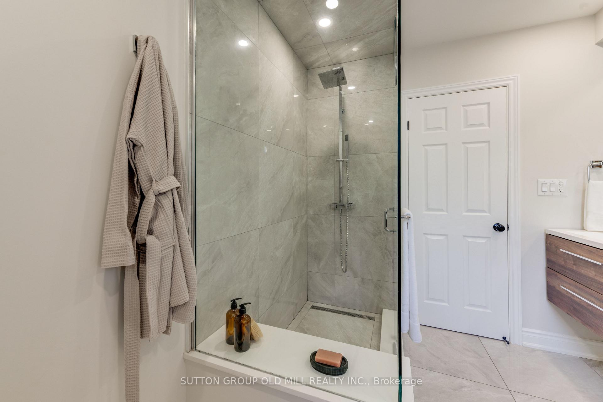 Photo 17 of 85 Bonnyview Drive, Etobicoke, Stonegate-Queensway — HOMEH