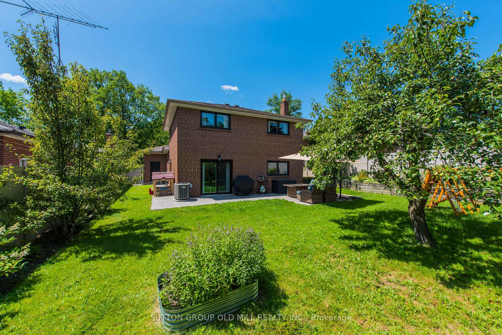 Photo 32 of 85 Bonnyview Drive, Etobicoke, Stonegate-Queensway — HOMEH
