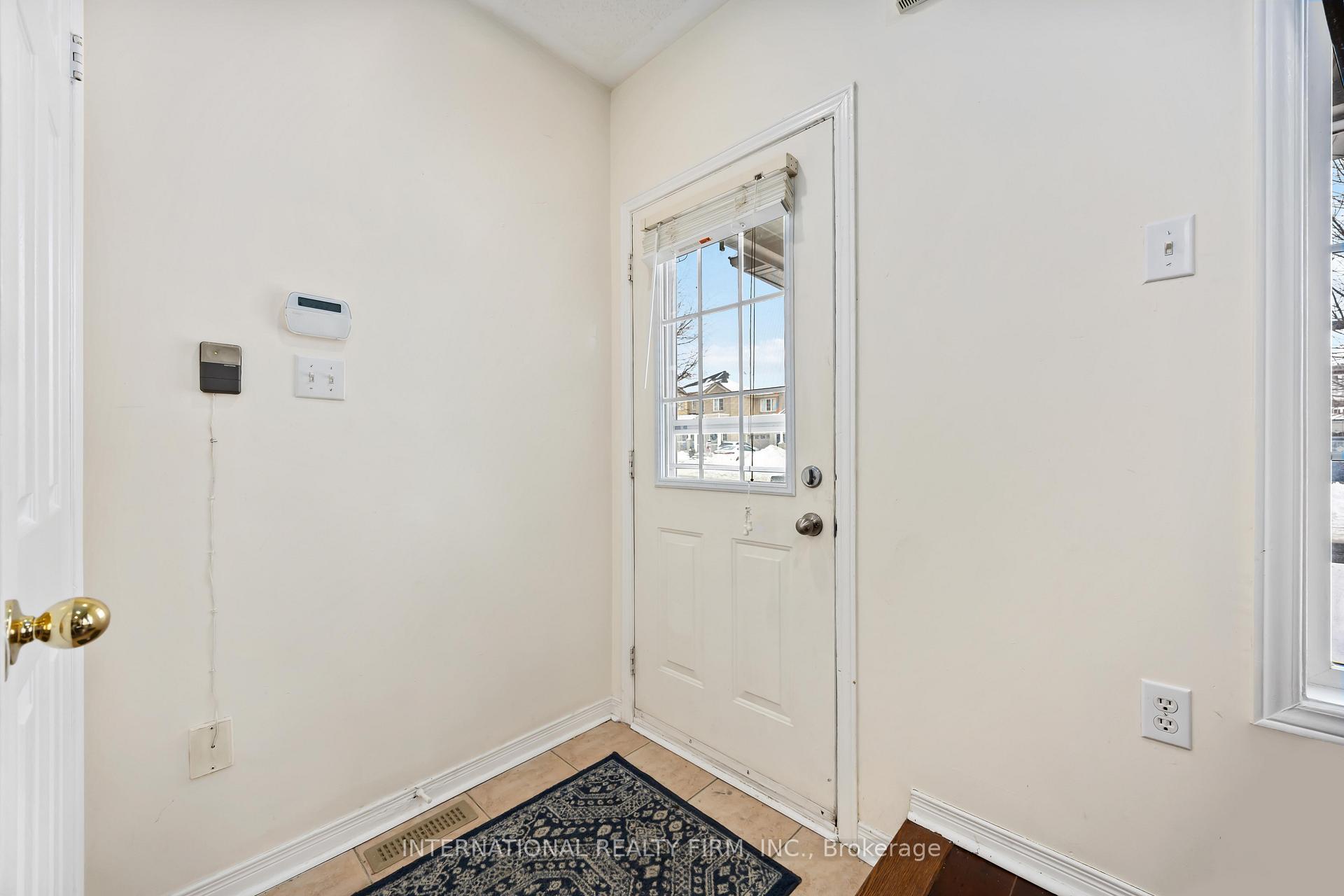 Photo 2 of 340 Flagstone Way, Newmarket, Woodland Hill — HOMEH