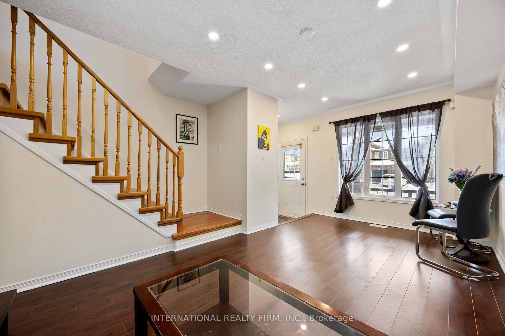 Photo 6 of 340 Flagstone Way, Newmarket, Woodland Hill — HOMEH