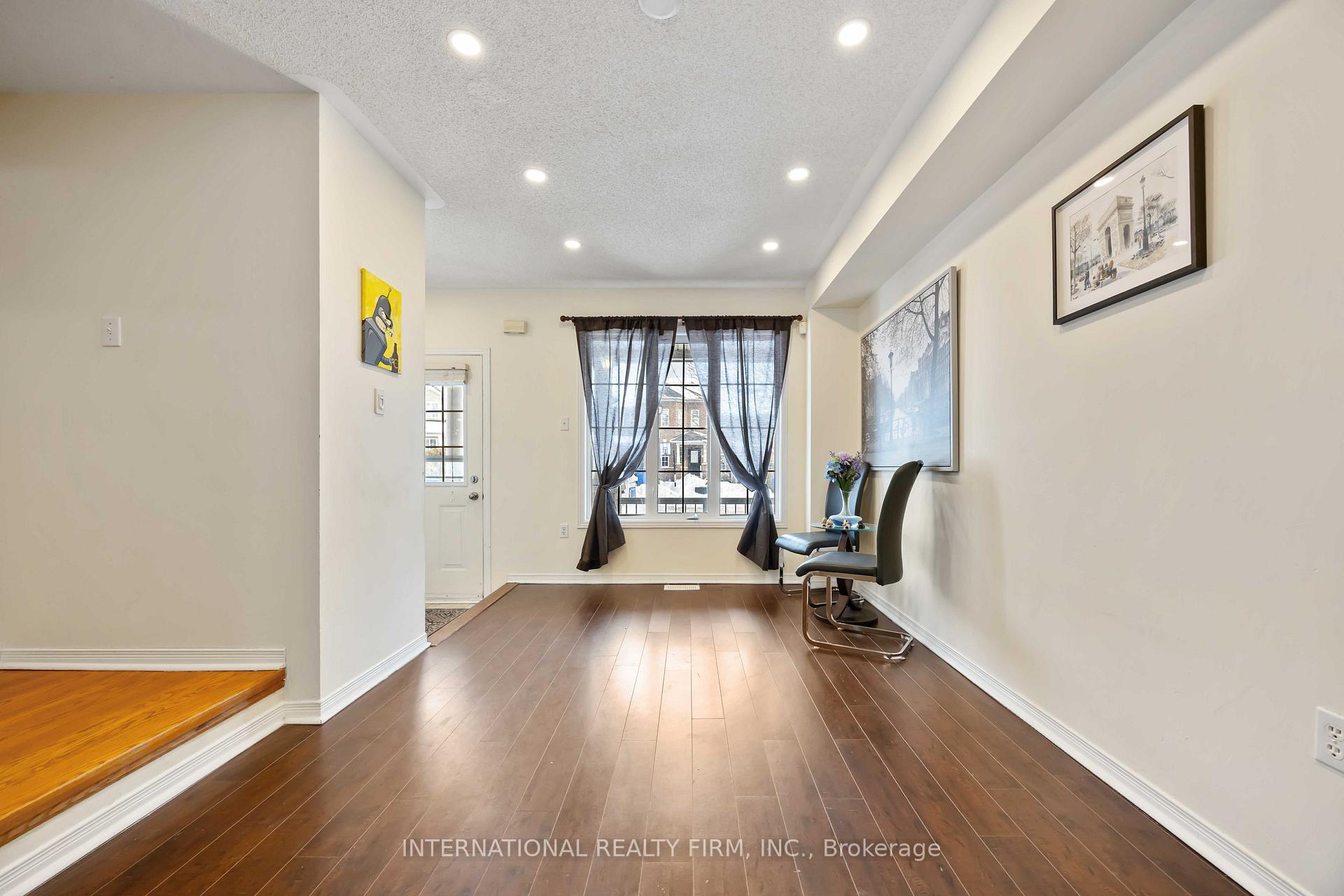 Photo 7 of 340 Flagstone Way, Newmarket, Woodland Hill — HOMEH