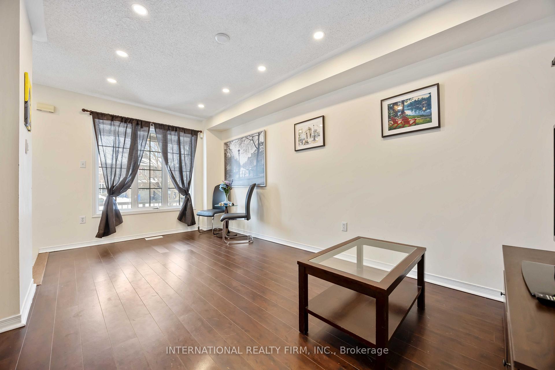 Photo 8 of 340 Flagstone Way, Newmarket, Woodland Hill — HOMEH