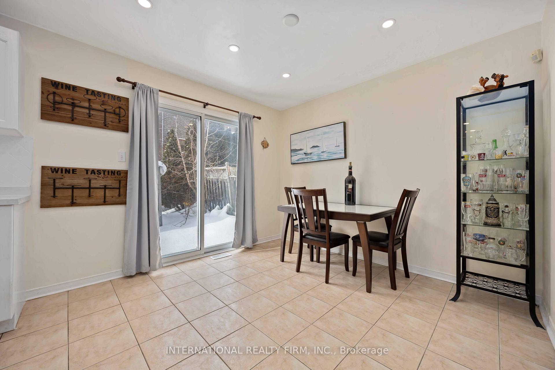 Photo 10 of 340 Flagstone Way, Newmarket, Woodland Hill — HOMEH