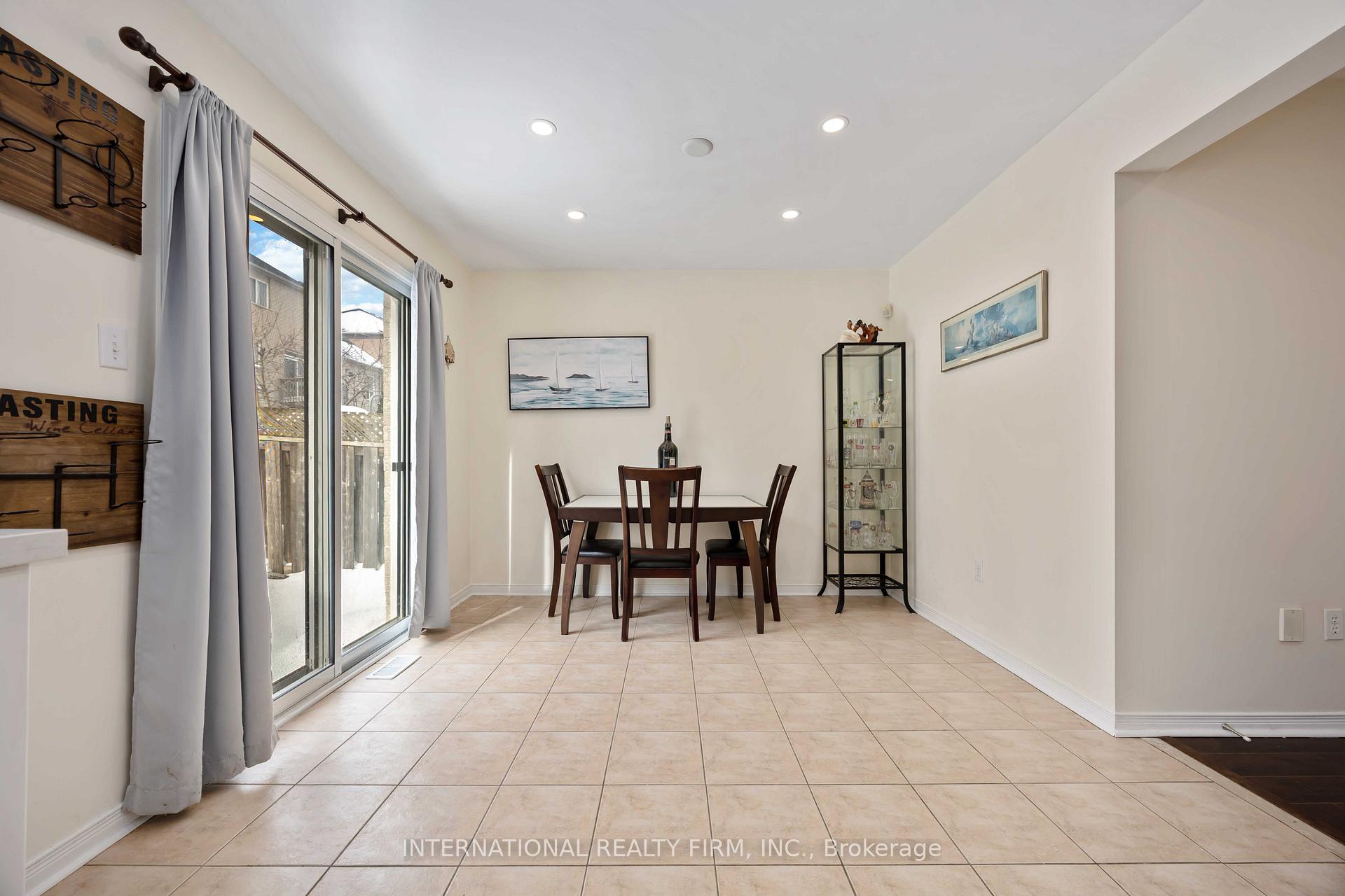 Photo 11 of 340 Flagstone Way, Newmarket, Woodland Hill — HOMEH