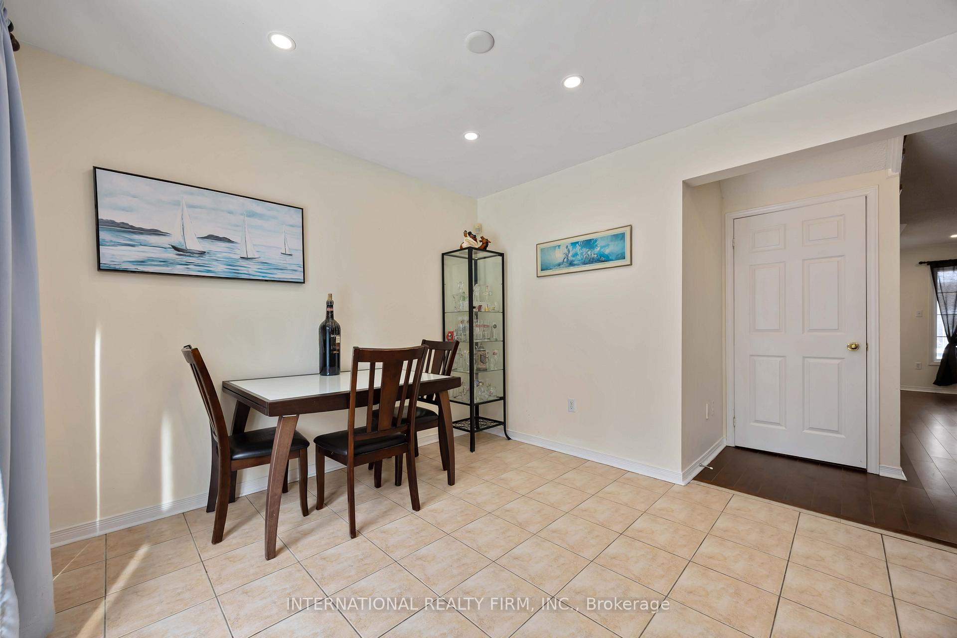 Photo 12 of 340 Flagstone Way, Newmarket, Woodland Hill — HOMEH