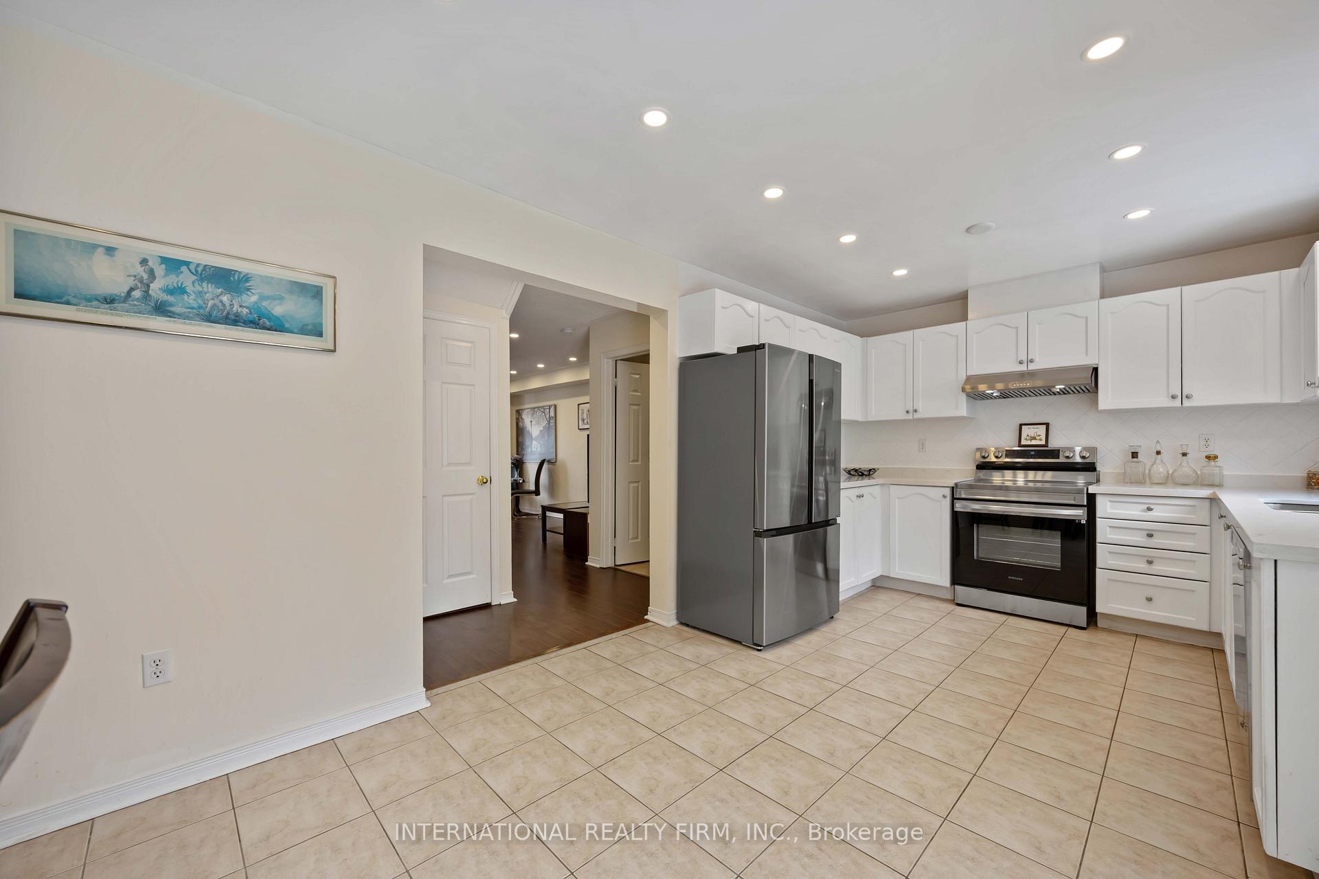 Photo 13 of 340 Flagstone Way, Newmarket, Woodland Hill — HOMEH