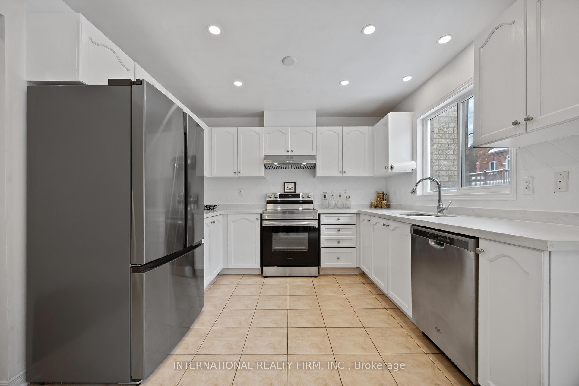 Photo 15 of 340 Flagstone Way, Newmarket, Woodland Hill — HOMEH