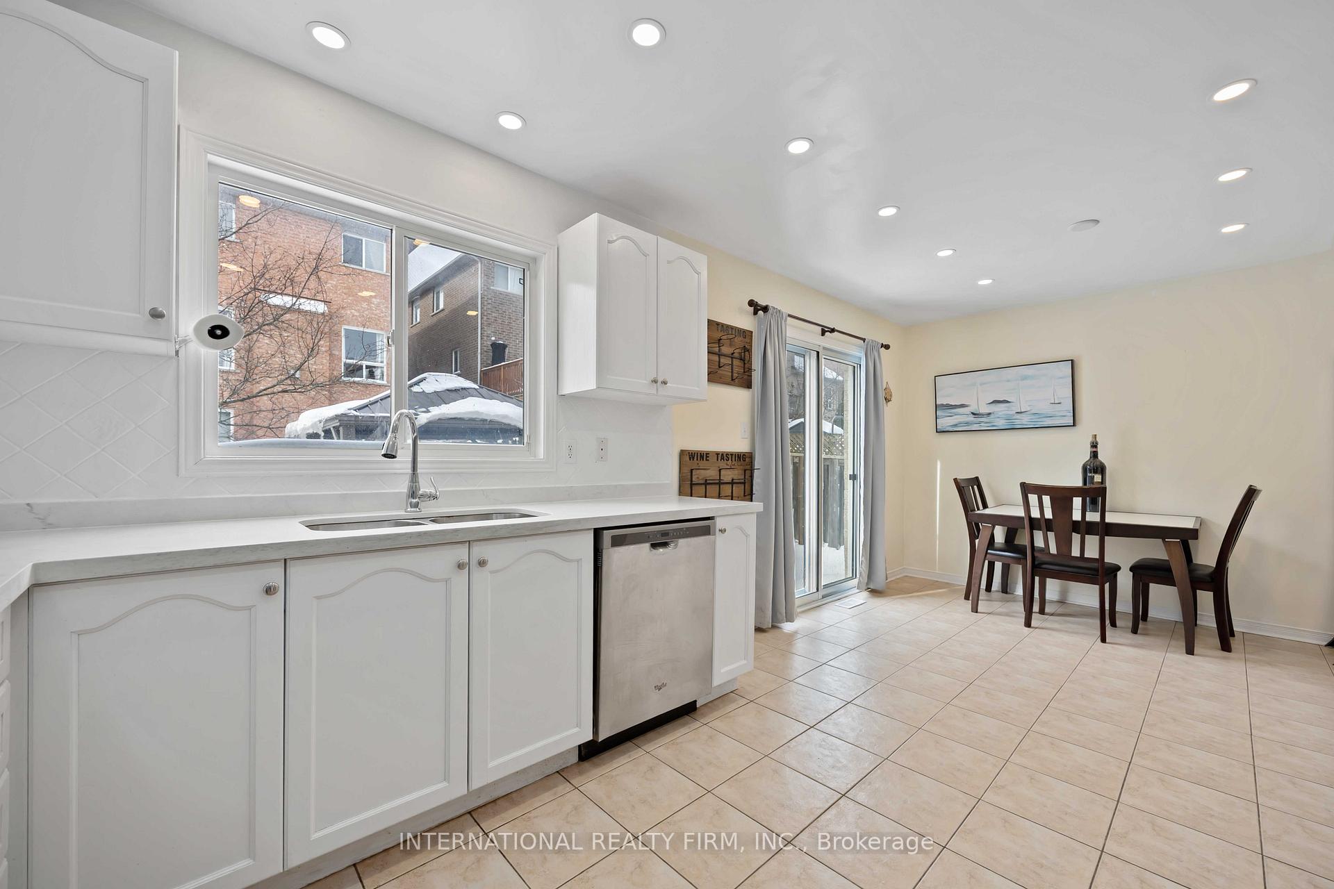 Photo 16 of 340 Flagstone Way, Newmarket, Woodland Hill — HOMEH