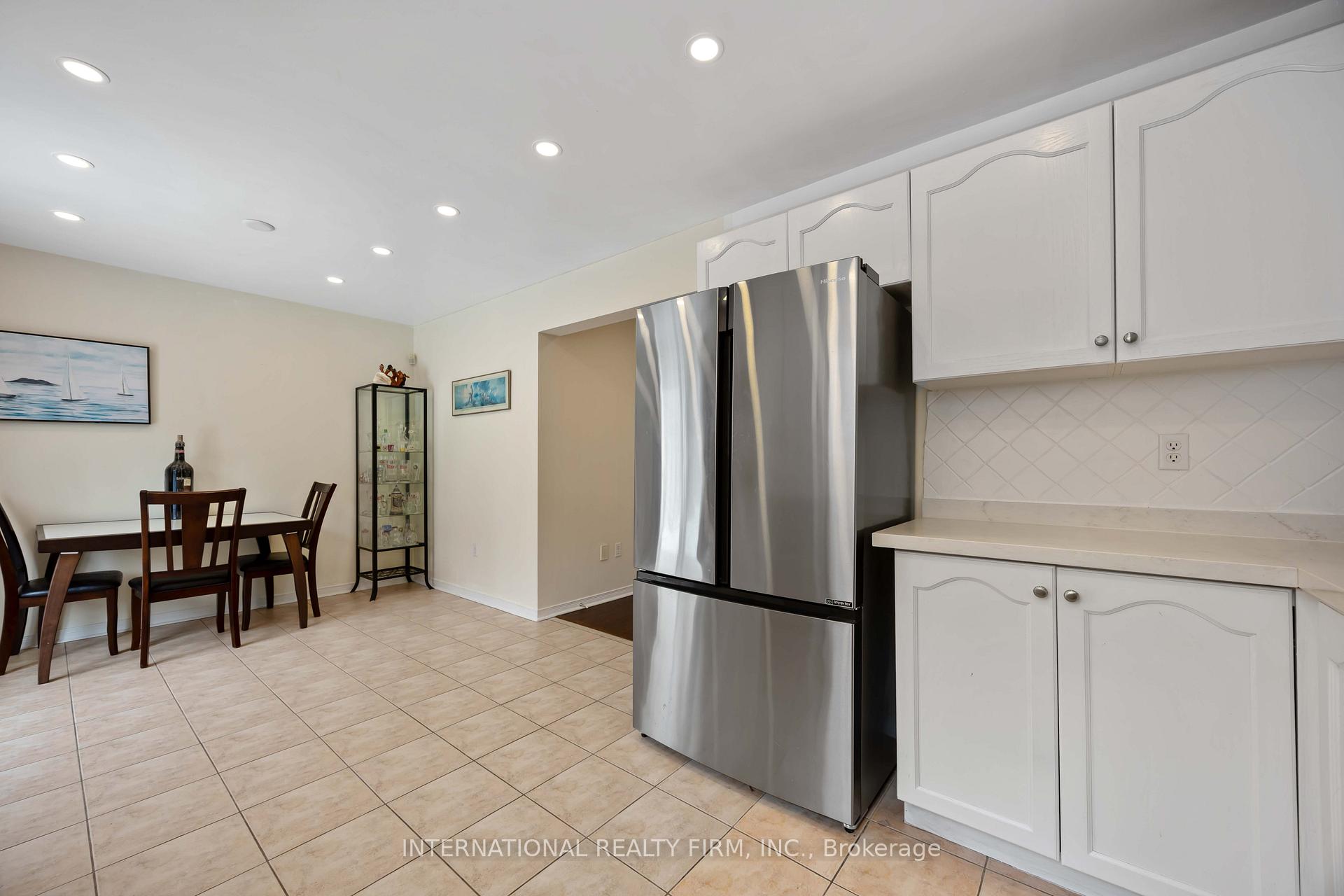 Photo 17 of 340 Flagstone Way, Newmarket, Woodland Hill — HOMEH