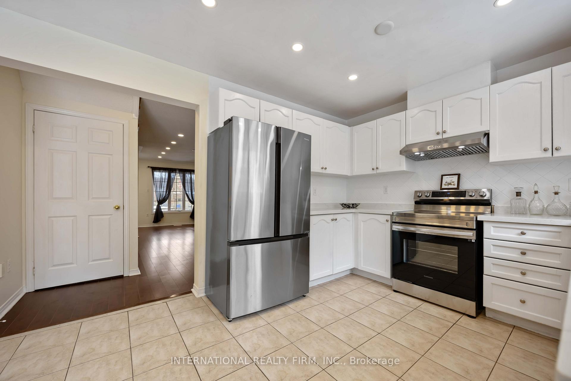 Photo 18 of 340 Flagstone Way, Newmarket, Woodland Hill — HOMEH