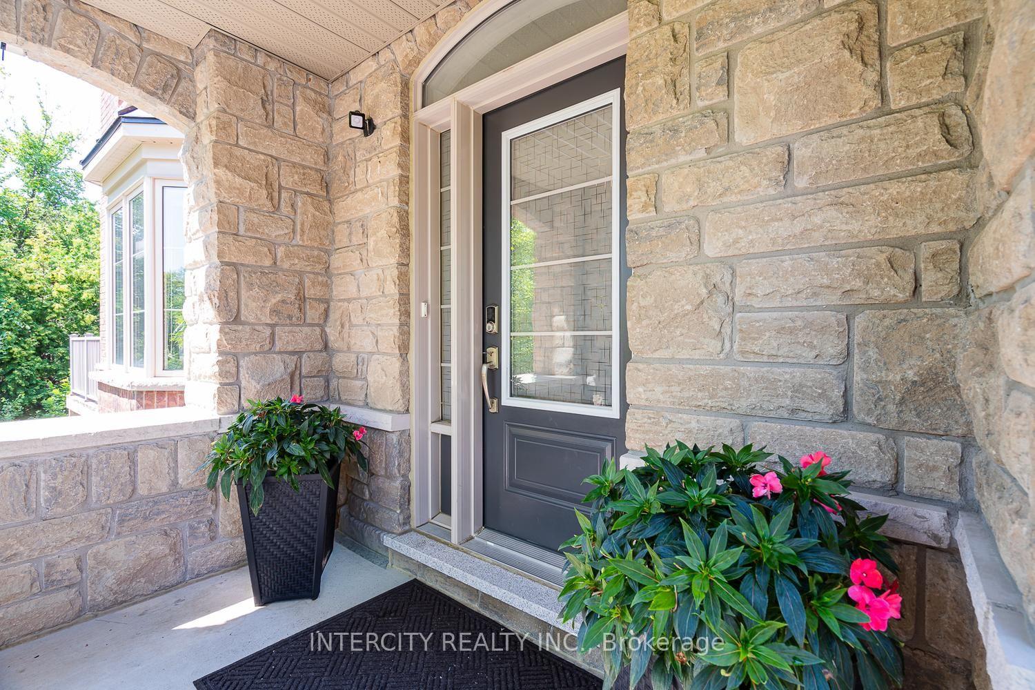 Photo 4 of Unit 116, 1331 Major Mackenzie Drive W, Vaughan, Patterson — HOMEH