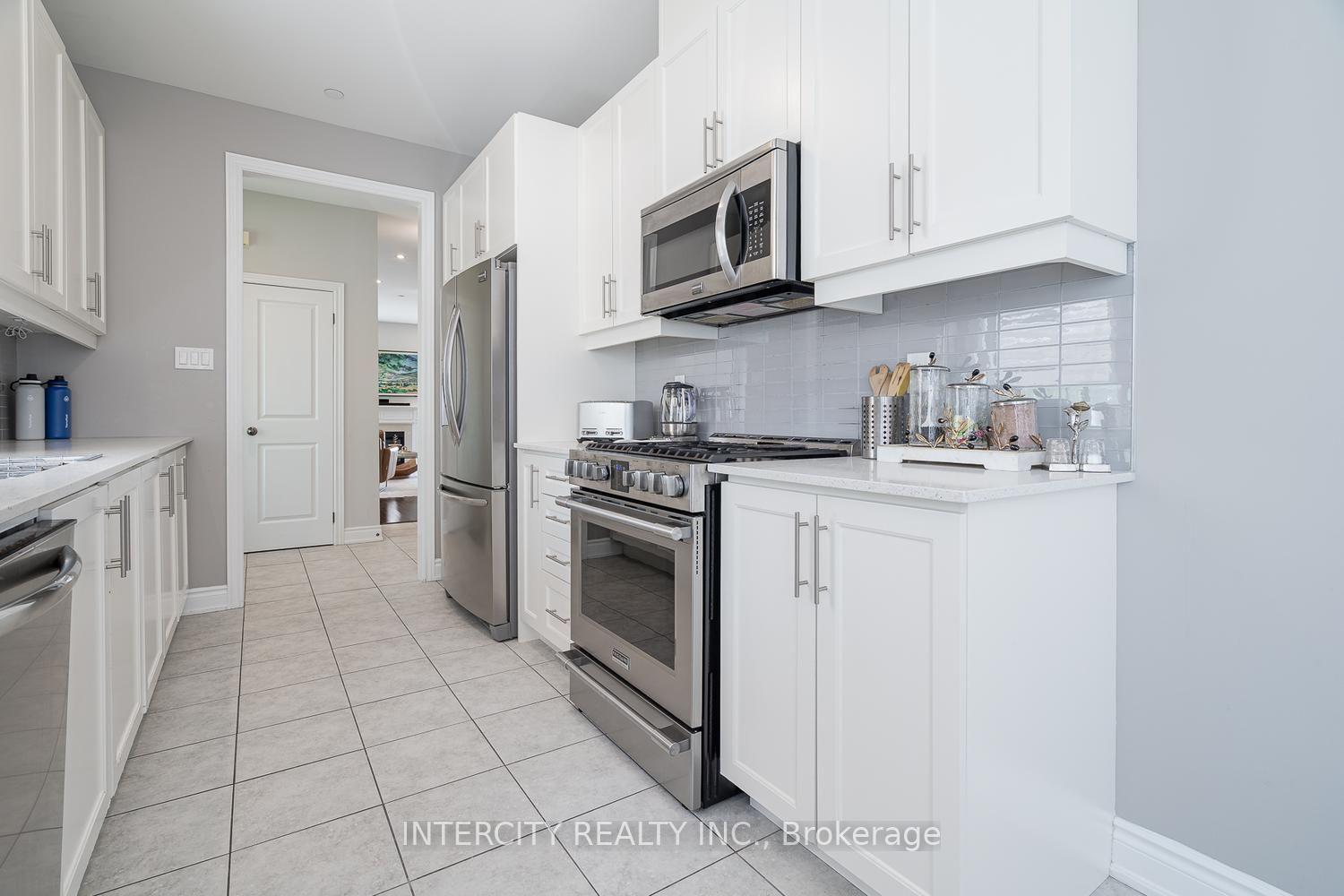 Photo 8 of Unit 116, 1331 Major Mackenzie Drive W, Vaughan, Patterson — HOMEH