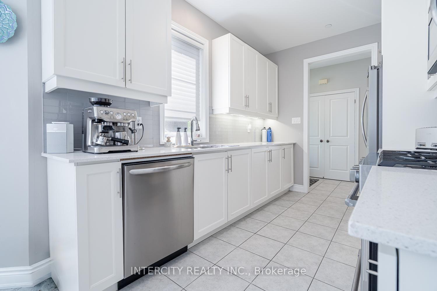 Photo 9 of Unit 116, 1331 Major Mackenzie Drive W, Vaughan, Patterson — HOMEH