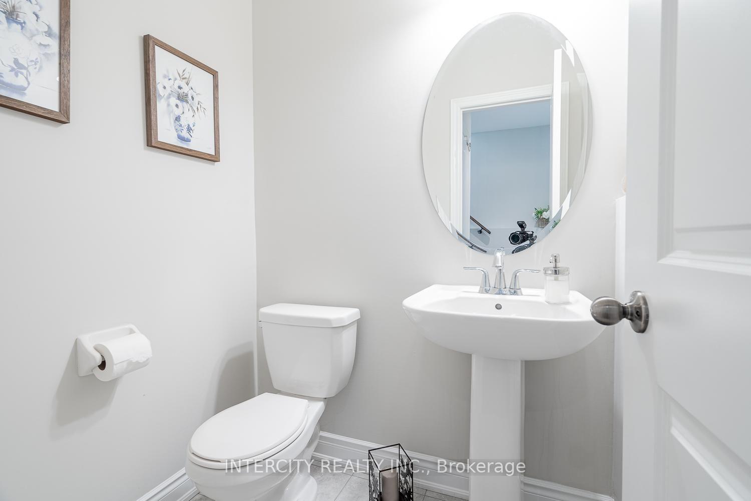Photo 11 of Unit 116, 1331 Major Mackenzie Drive W, Vaughan, Patterson — HOMEH