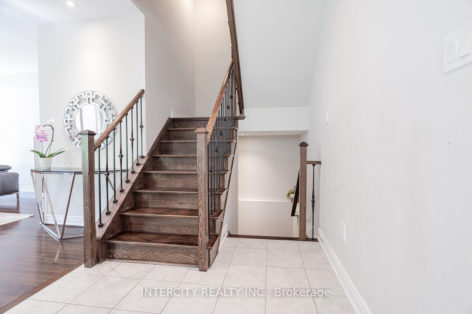 Photo 15 of Unit 116, 1331 Major Mackenzie Drive W, Vaughan, Patterson — HOMEH
