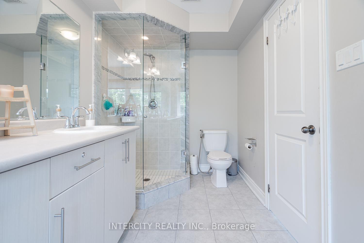 Photo 28 of Unit 116, 1331 Major Mackenzie Drive W, Vaughan, Patterson — HOMEH