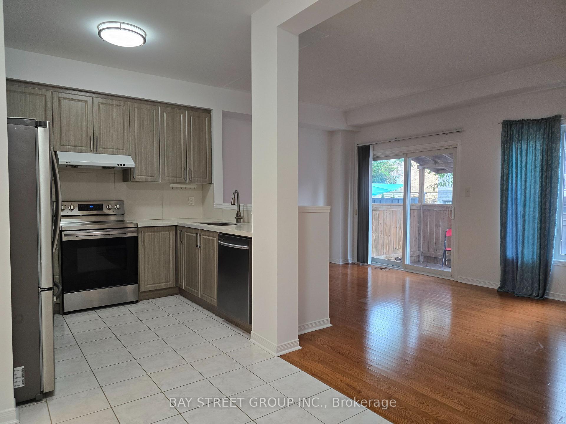 Photo 3 of 88 Dairy Drive, Scarborough, Clairlea-Birchmount — HOMEH