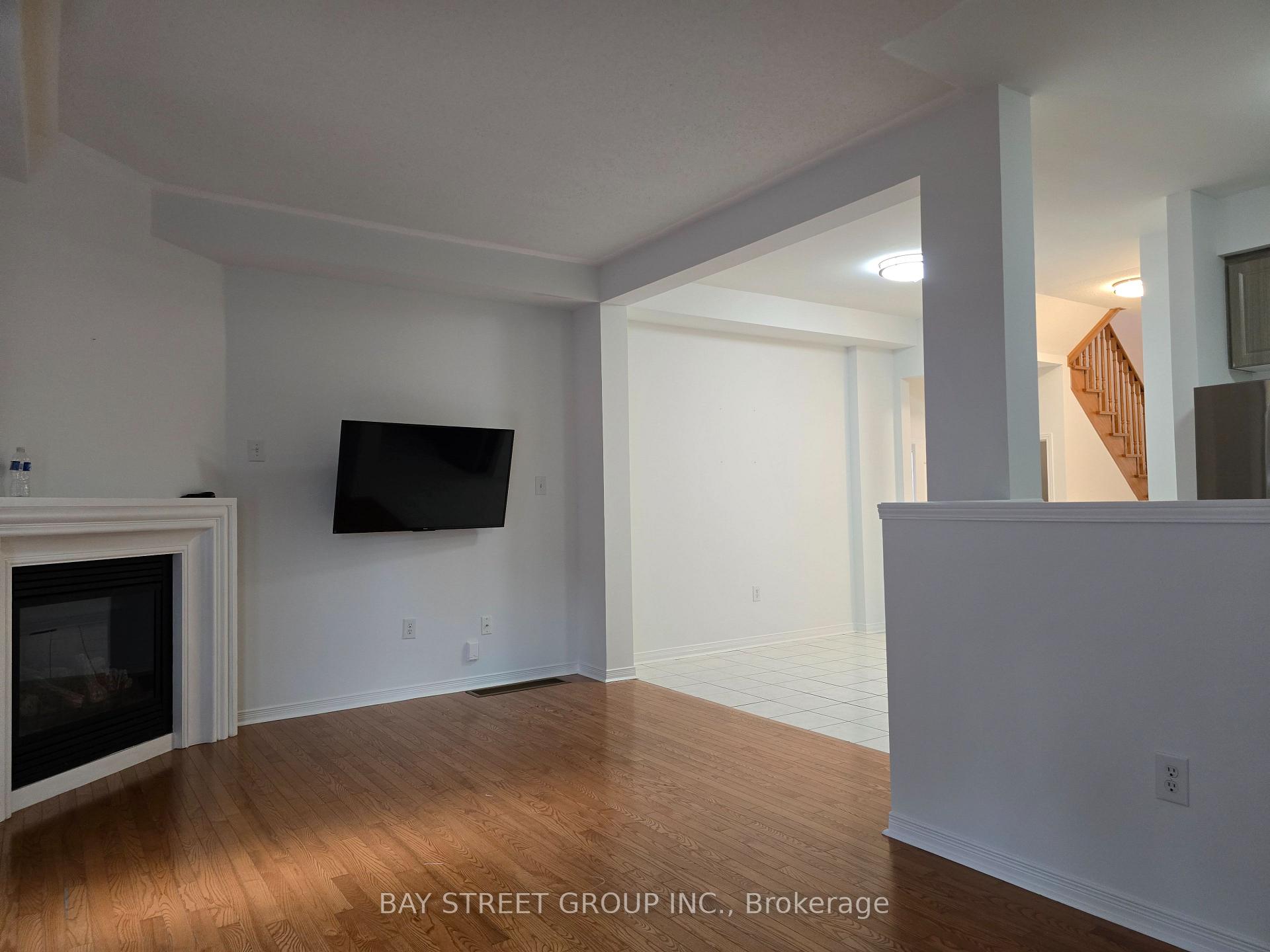 Photo 7 of 88 Dairy Drive, Scarborough, Clairlea-Birchmount — HOMEH