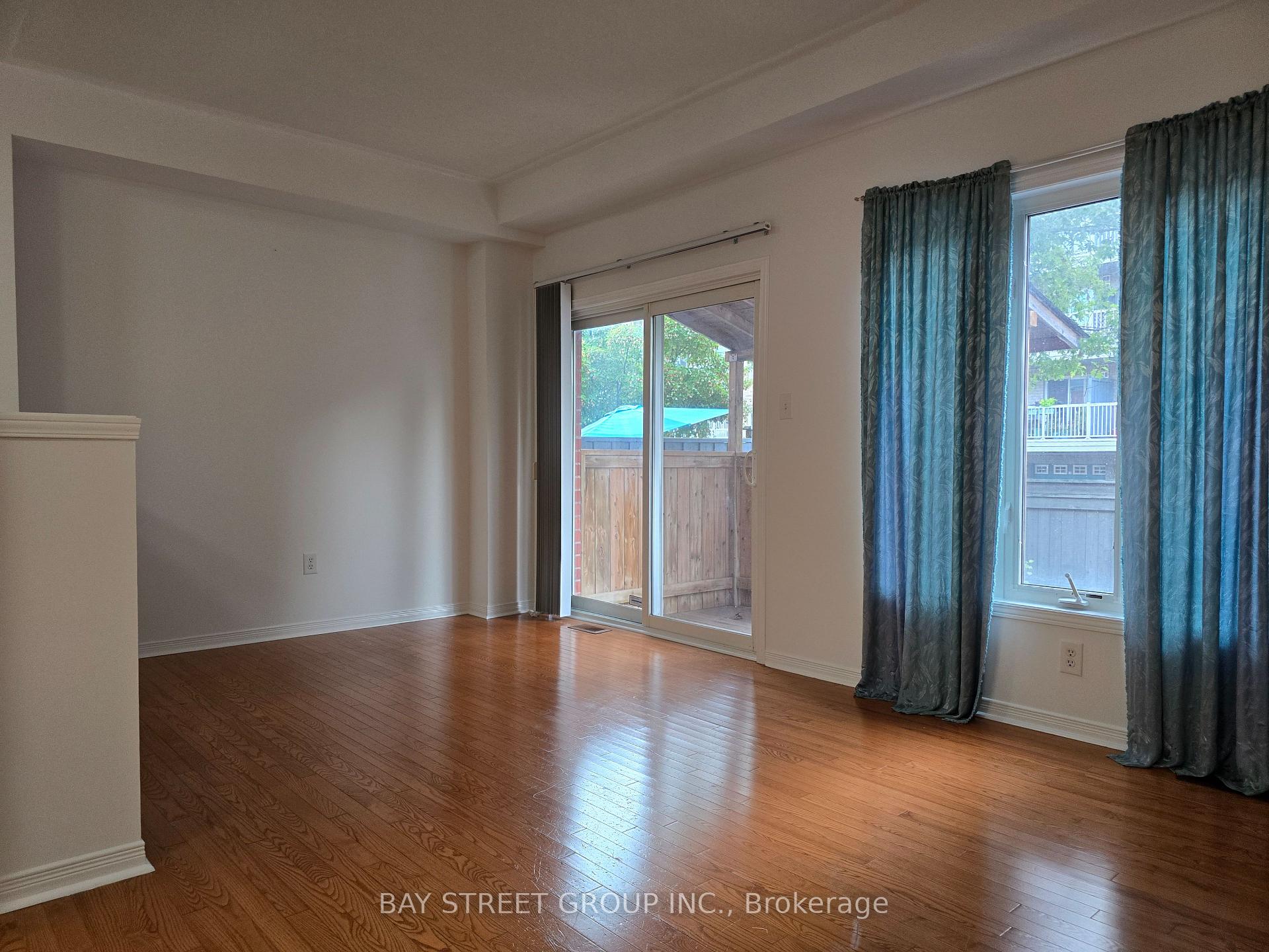 Photo 8 of 88 Dairy Drive, Scarborough, Clairlea-Birchmount — HOMEH