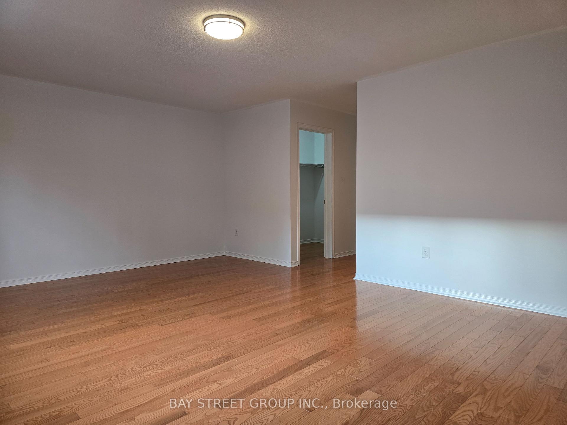 Photo 11 of 88 Dairy Drive, Scarborough, Clairlea-Birchmount — HOMEH