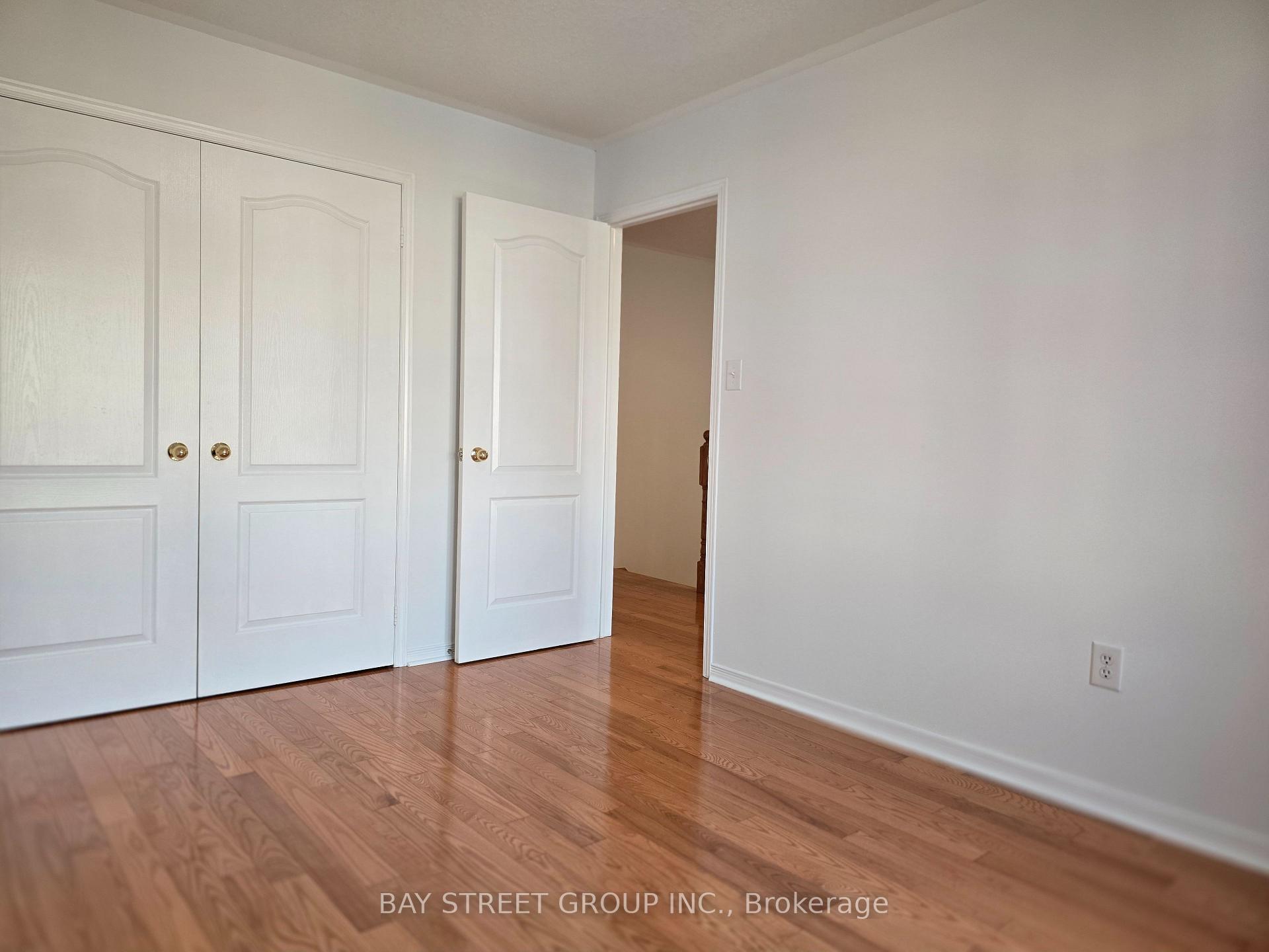 Photo 13 of 88 Dairy Drive, Scarborough, Clairlea-Birchmount — HOMEH