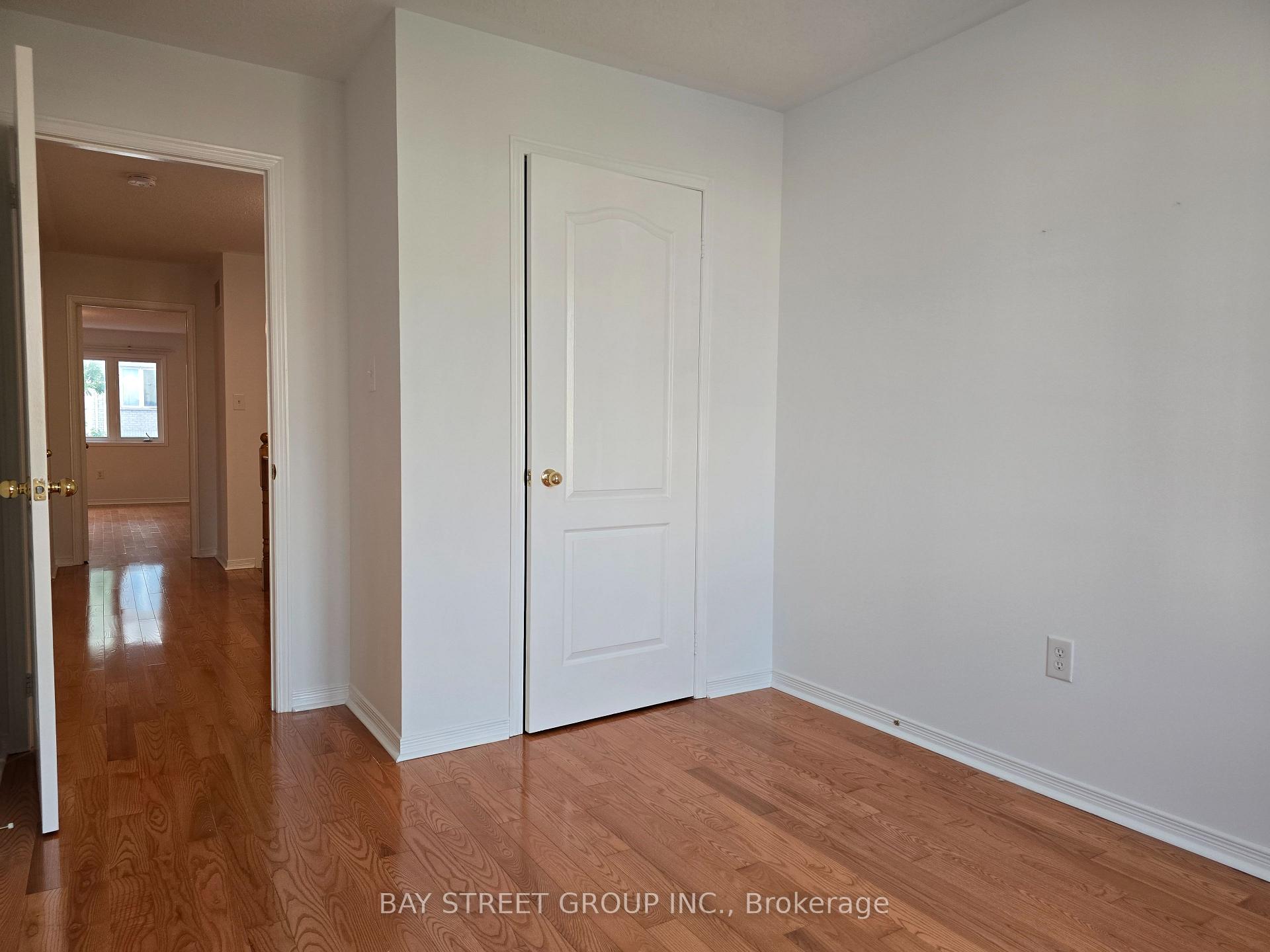Photo 15 of 88 Dairy Drive, Scarborough, Clairlea-Birchmount — HOMEH