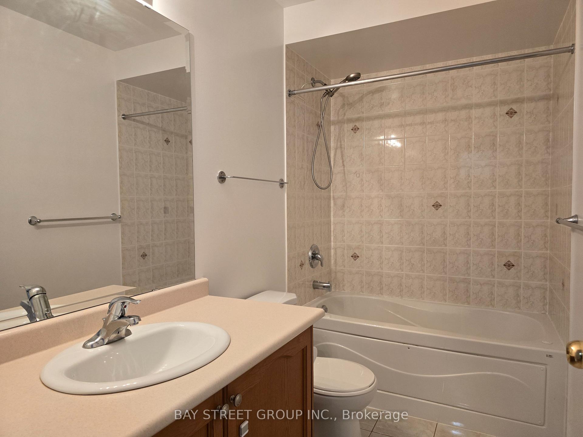 Photo 18 of 88 Dairy Drive, Scarborough, Clairlea-Birchmount — HOMEH