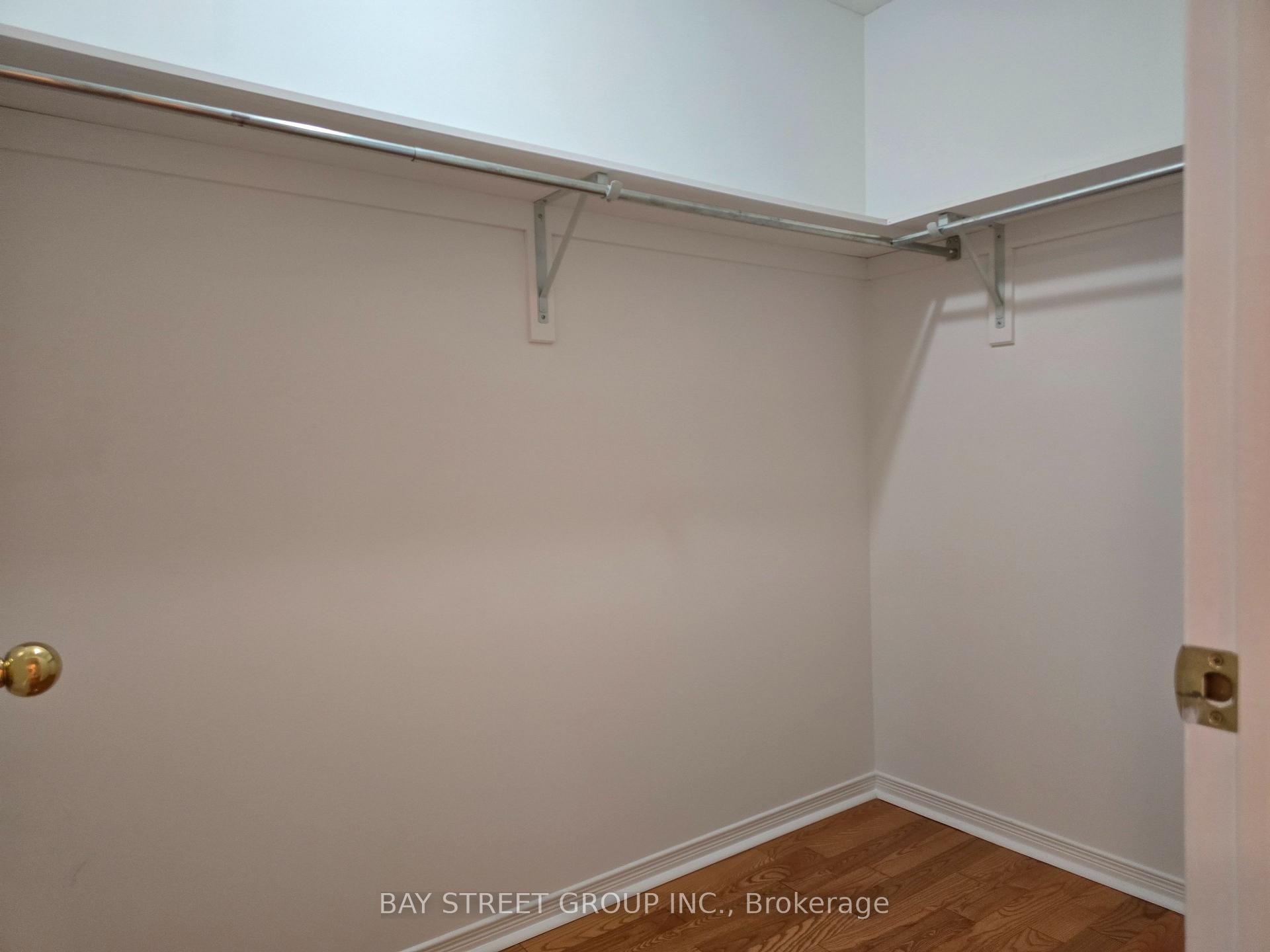 Photo 19 of 88 Dairy Drive, Scarborough, Clairlea-Birchmount — HOMEH