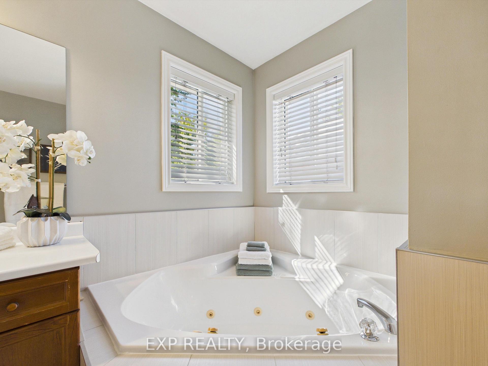 Photo 24 of 23 Mckenzie Crescent, Barrie, Ardagh — HOMEH