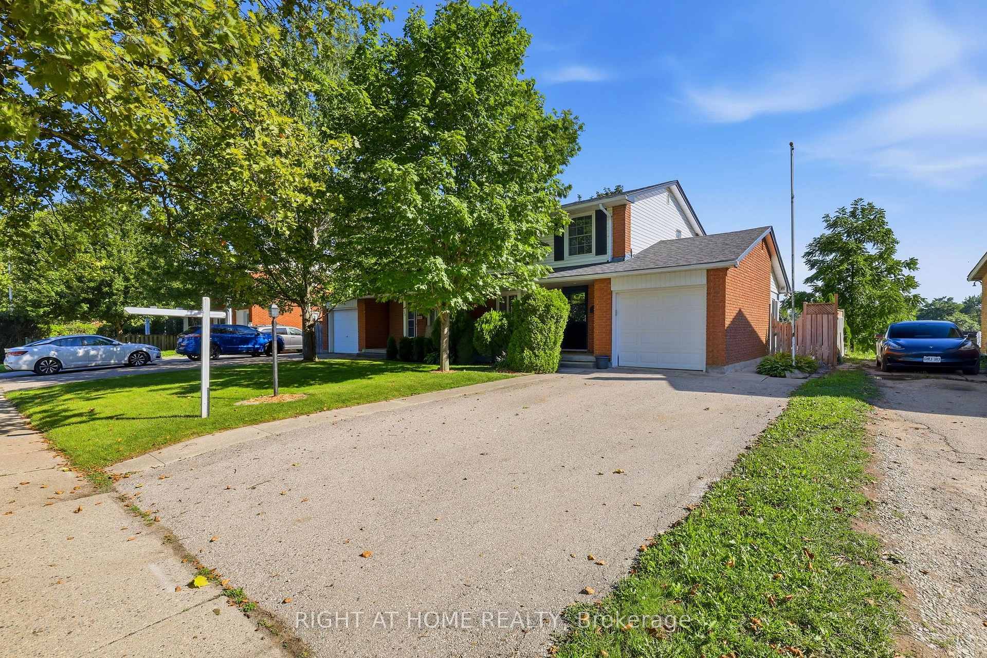 Front of 724 Notre Dame Drive