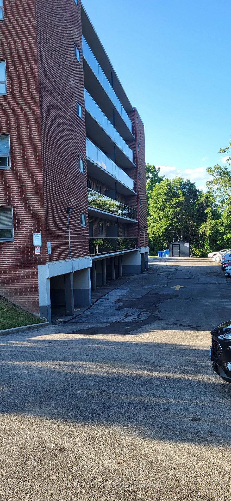 Photo 3 of Unit 26, 2373 King Street E, Hamilton, Glenview — HOMEH